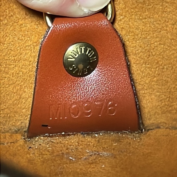 Louis Vuitton Epi Soufflot Kenyan Fawn Brownish Burnt Red Round Baguette - Picture 14 of 17